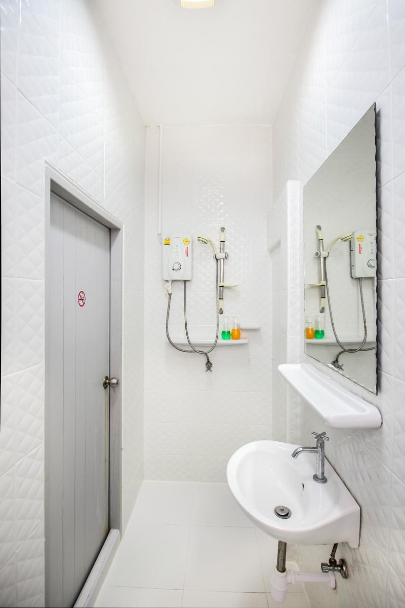 Babo House Bangkok Hotel Exterior photo